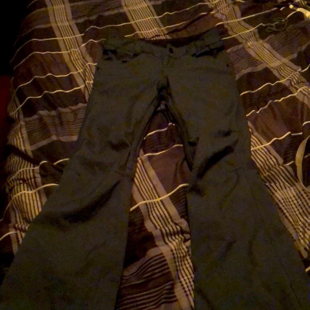 Super cute Volcom snow board pants